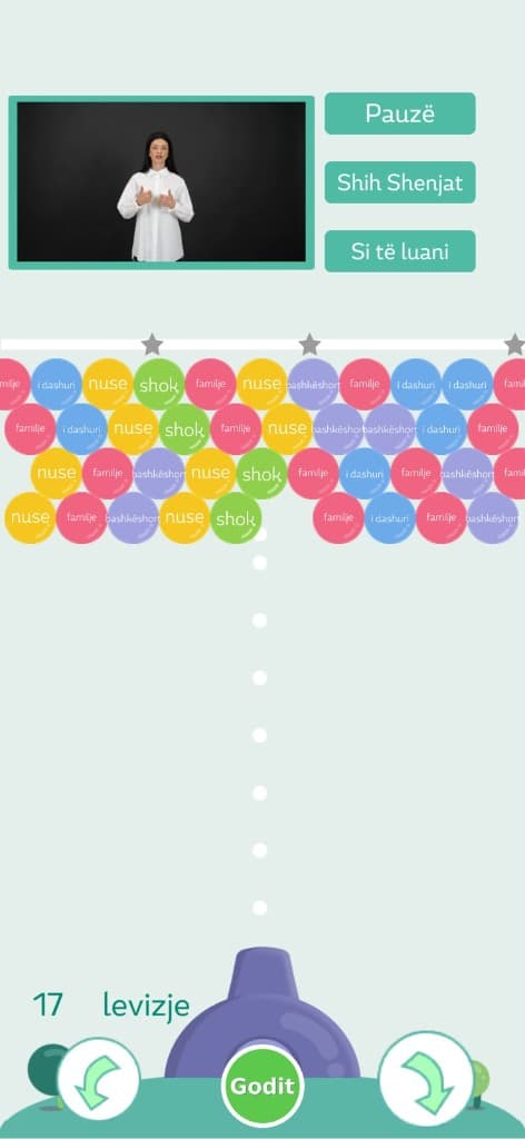 Popsign gameplay aiming at family vocabulary bubbles